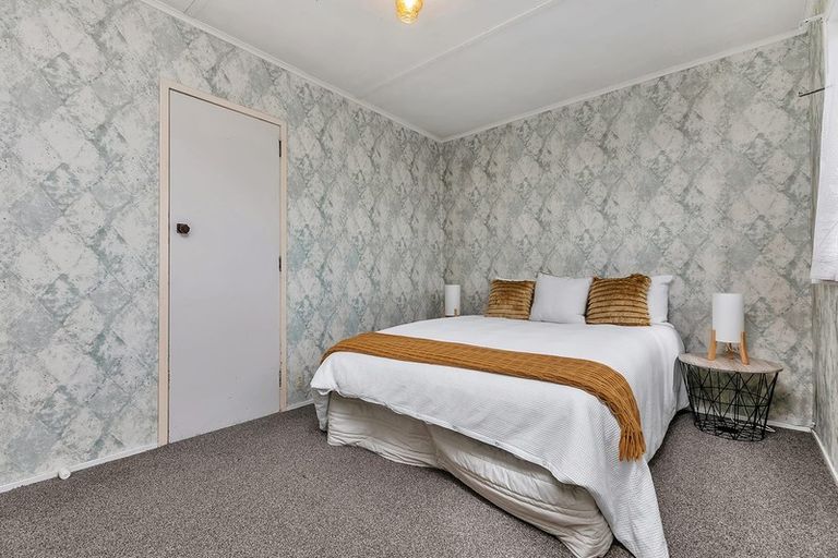 Photo of property in 1/25 Peach Road, Glenfield, Auckland, 0629