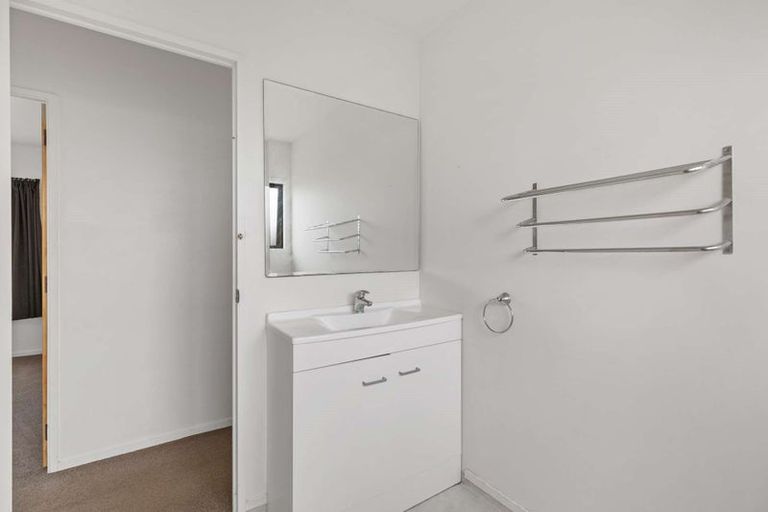 Photo of property in 399b Roscommon Road, Clendon Park, Auckland, 2103