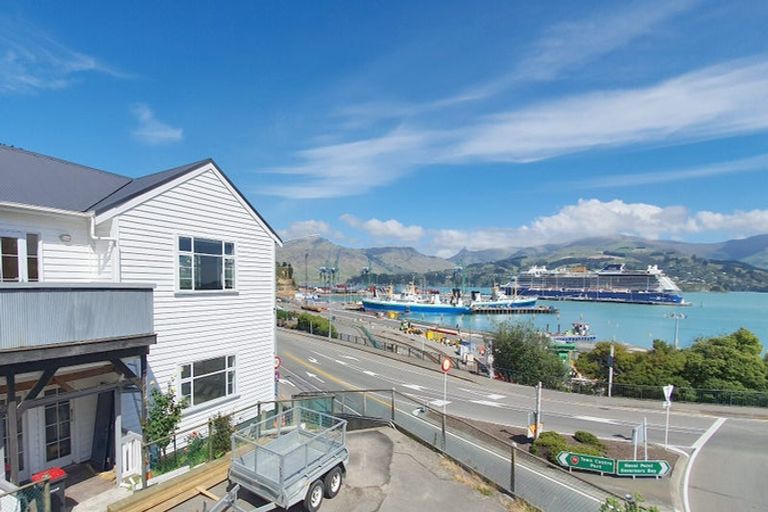 Photo of property in 2 Hawkhurst Road, Lyttelton, 8082