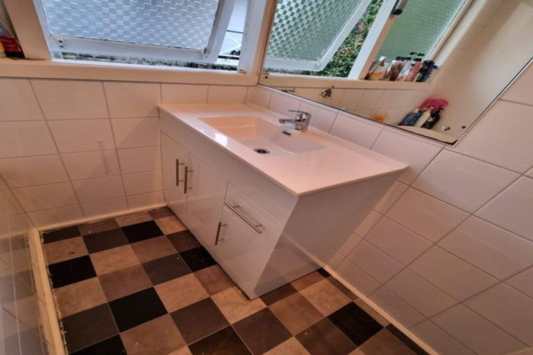 Photo of property in 120 Hepburn Road, Glendene, Auckland, 0602