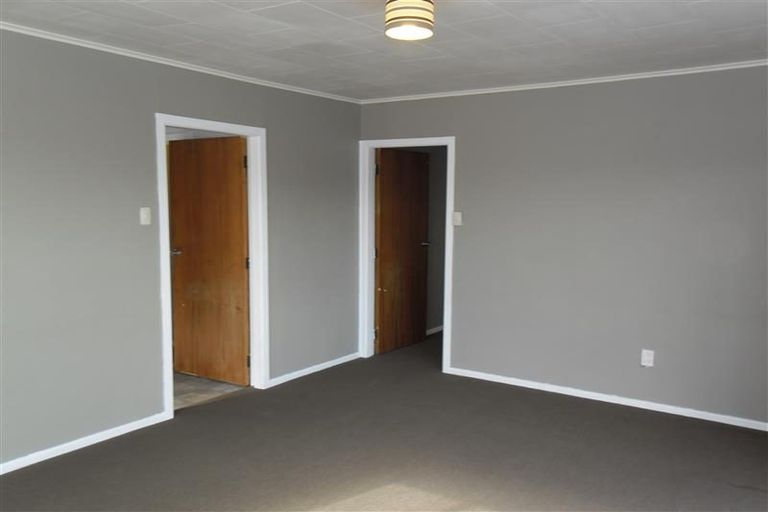 Photo of property in 16 Hillside Drive, Maoribank, Upper Hutt, 5018