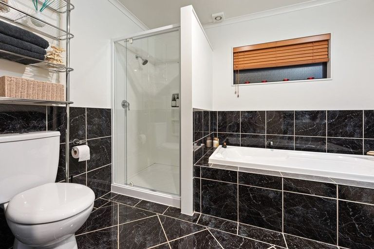 Photo of property in 4 Blue Heron Rise, Stanmore Bay, Whangaparaoa, 0932