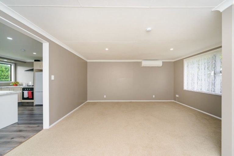 Photo of property in 8 Adams Place, Kelvin Grove, Palmerston North, 4414