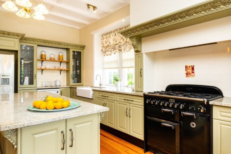 Photo of property in 28 Fitzroy Road, Bluff Hill, Napier, 4110