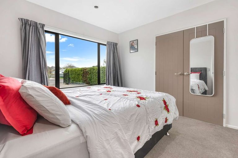 Photo of property in 8 Latham Stubbs Crescent, Waipawa, 4210