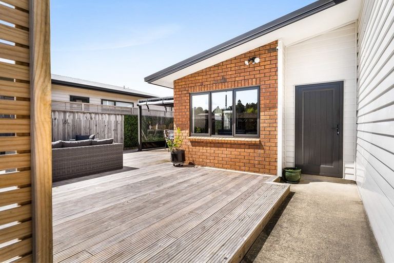 Photo of property in 19 Sunstone Crescent, Brown Owl, Upper Hutt, 5018
