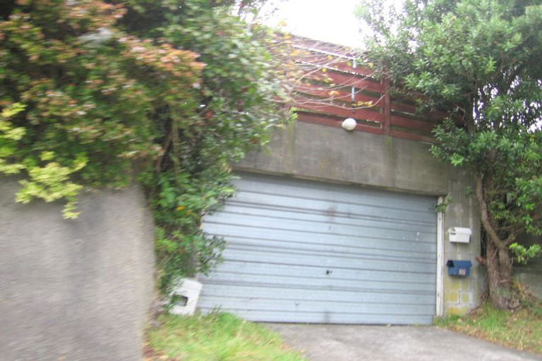 Photo of property in 27 Lyndhurst Road, Tawa, Wellington, 5028