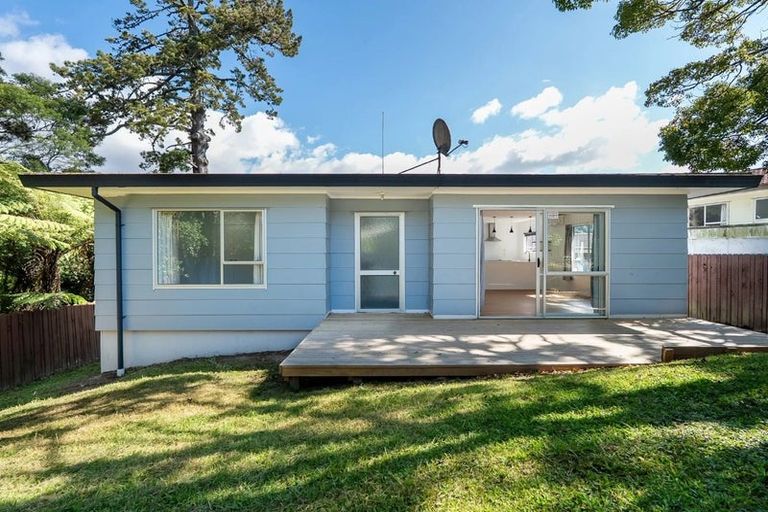 Photo of property in 2/8 Thistledew Place, Bayview, Auckland, 0629