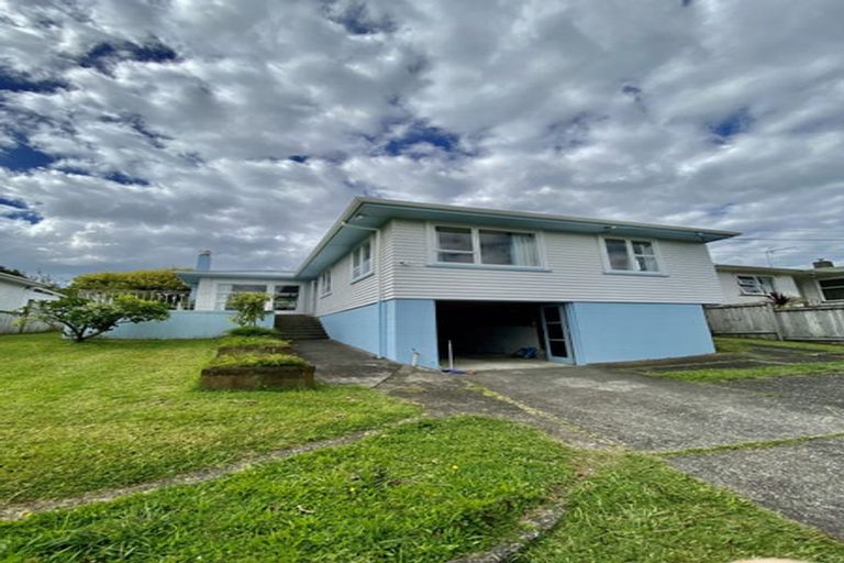 Photo of property in 15 Trinidad Road, Sunnynook, Auckland, 0620