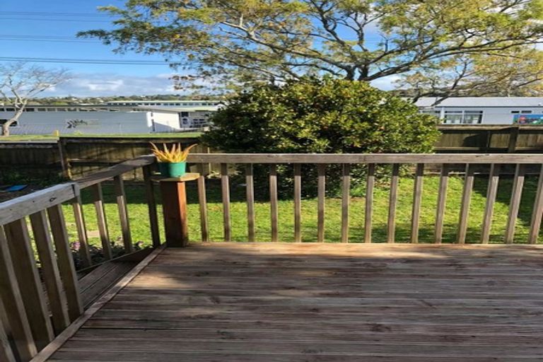 Photo of property in 1/96 Chivalry Road, Glenfield, Auckland, 0629