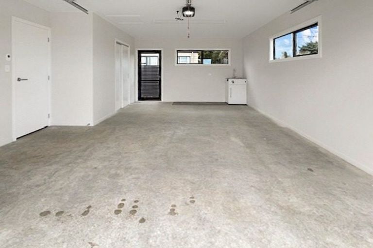 Photo of property in 75b Hedges Street, Sanson, 4817