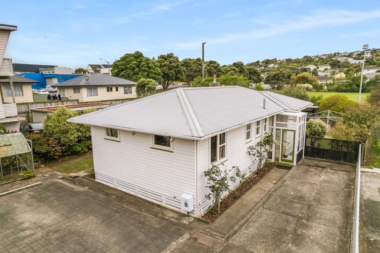 Photo of property in 73 Main Road, Titahi Bay, Porirua, 5022