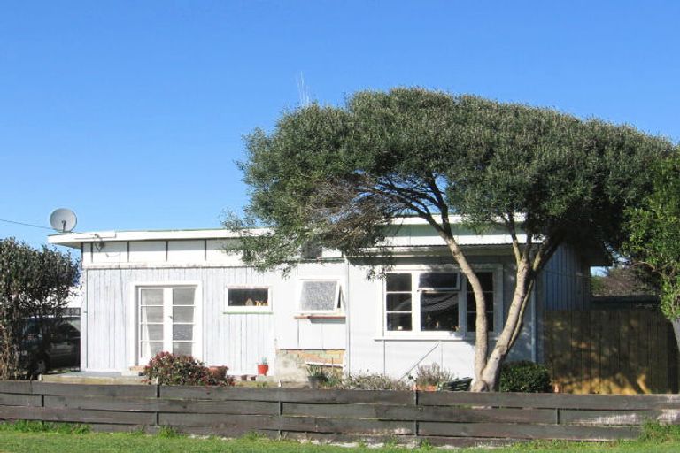 Photo of property in 14 Andrews Street, Foxton Beach, Foxton, 4815