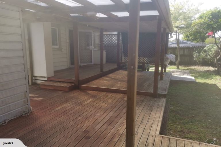 Photo of property in 8b Waimana Road, Conifer Grove, Takanini, 2112