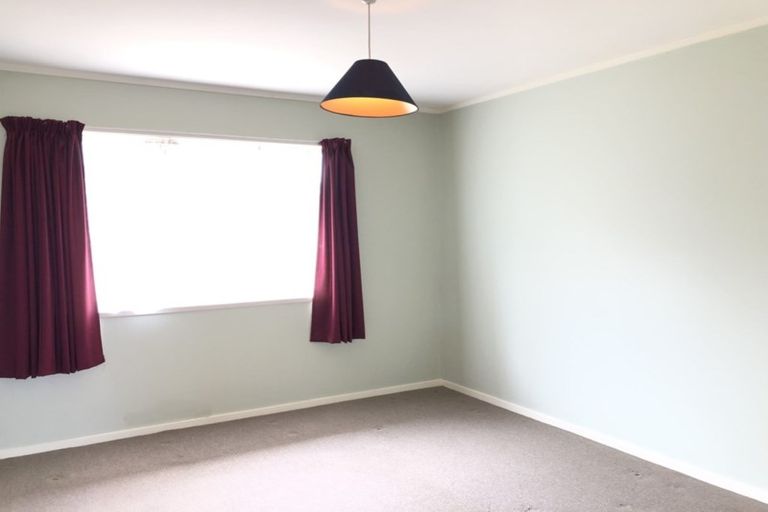 Photo of property in 10 Ronald Macken Place, Windsor Park, Auckland, 0632