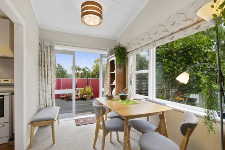 Photo of property in 54 Poto Road, Normandale, Lower Hutt, 5010