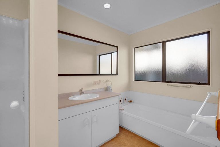Photo of property in 12 Penlington Place, Havelock North, 4130