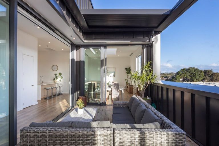 Photo of property in 7/14 Tamariki Avenue, Orewa, 0931