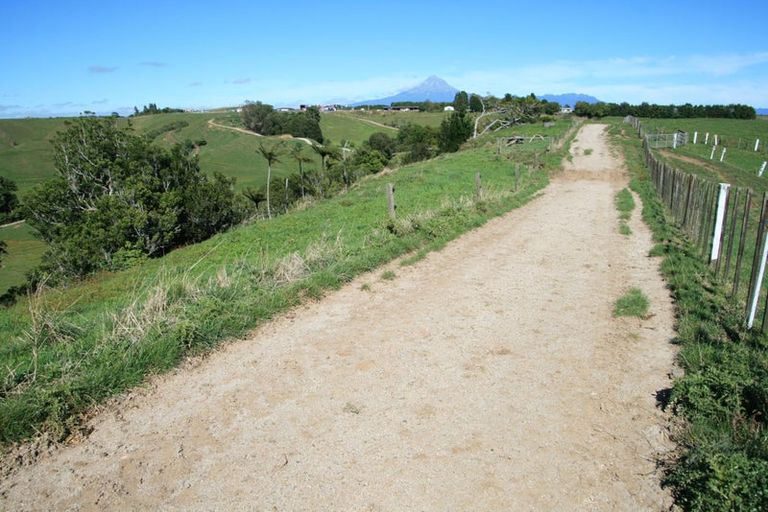 Photo of property in 812 Otaraoa Road, Tikorangi, Waitara, 4383