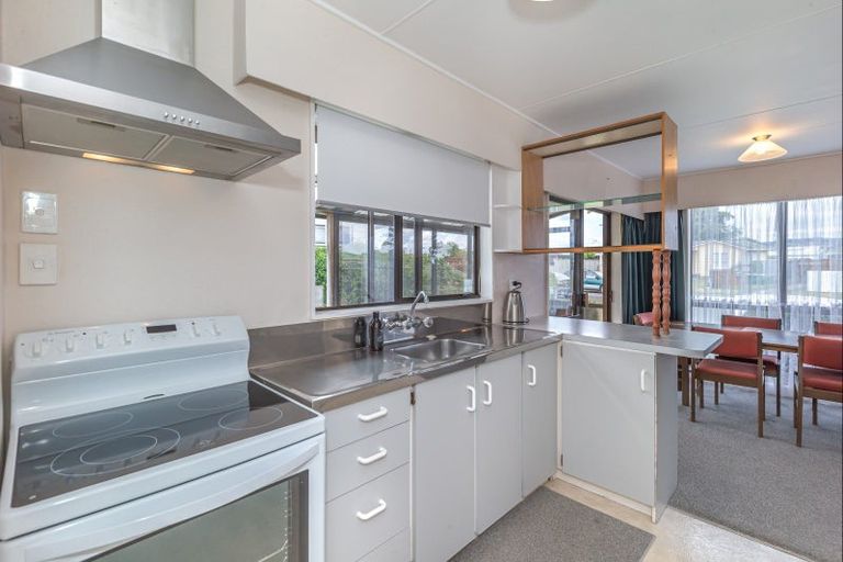 Photo of property in 104 Ryder Crescent, Levin, 5510