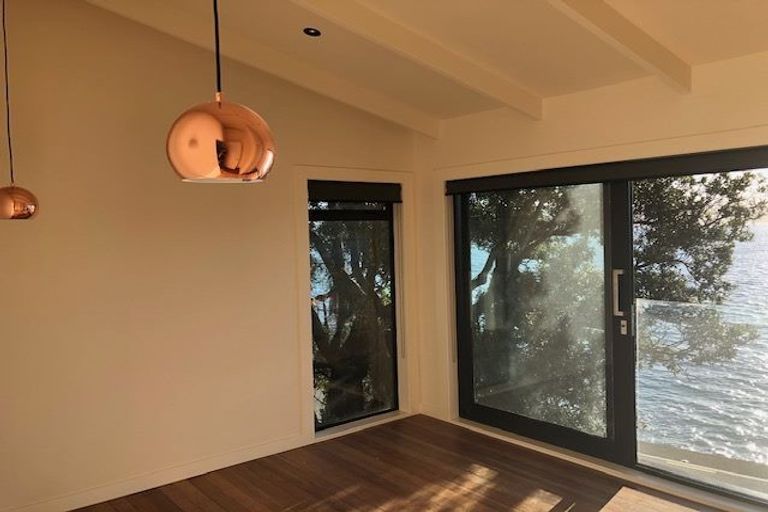 Photo of property in 725 Marine Drive, Eastbourne, Lower Hutt, 5013