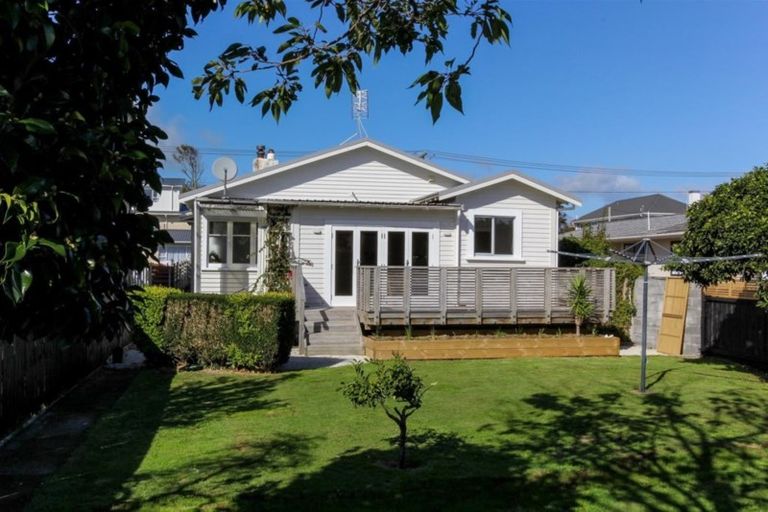 Photo of property in 22 Bulteel Street, New Plymouth, 4310