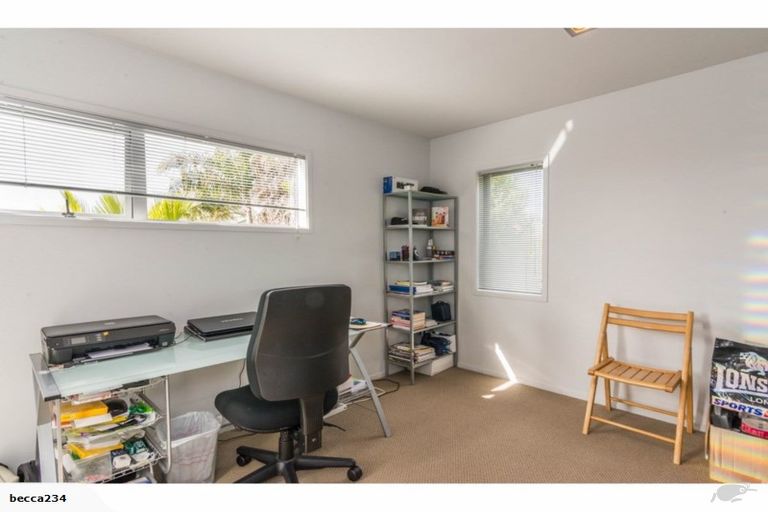Photo of property in 8 Roy Maloney Drive, Henderson, Auckland, 0612