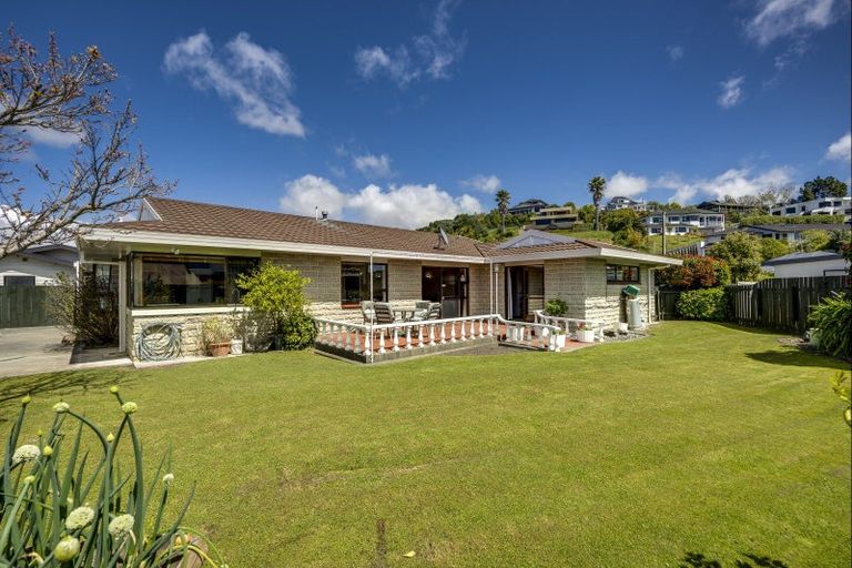 Photo of property in 56 Hetley Crescent, Taradale, Napier, 4112