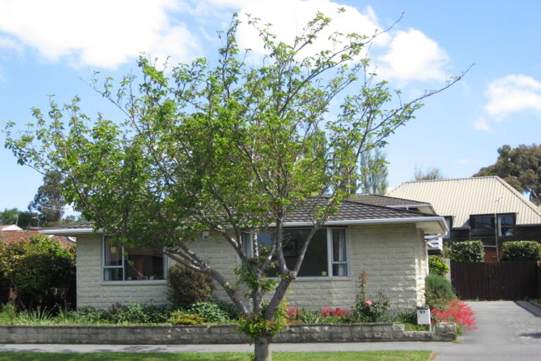 Photo of property in 2/61 Ambleside Drive, Burnside, Christchurch, 8053