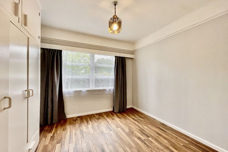 Photo of property in 13 Peter Terrace, Castor Bay, Auckland, 0620