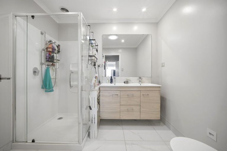 Photo of property in 117 Hobsonville Point Road, Hobsonville, Auckland, 0616