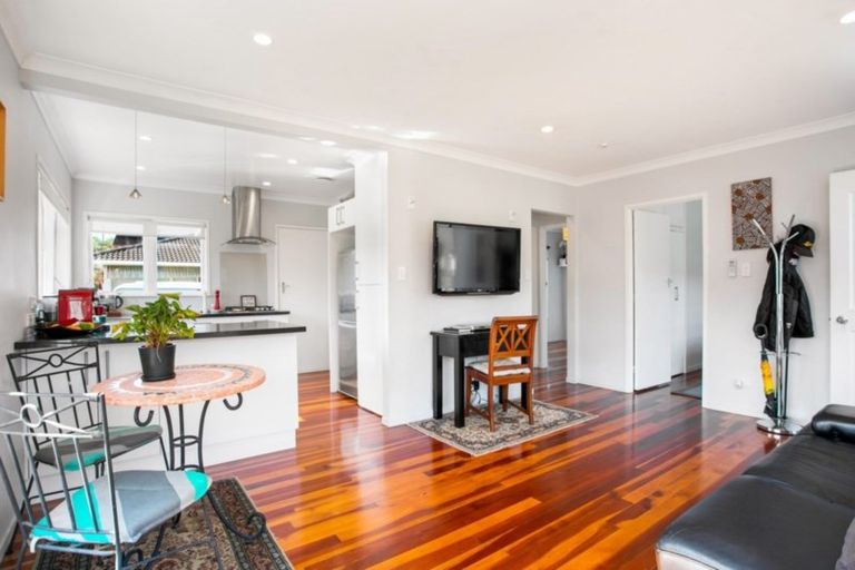 Photo of property in 1/24 Inverness Road, Browns Bay, Auckland, 0630