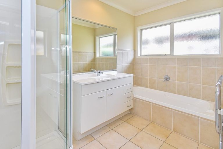 Photo of property in 8 Crannich Place, Wattle Downs, Auckland, 2103