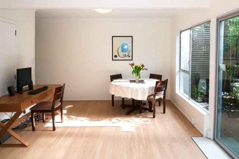 Photo of property in 9/18 Parr Terrace, Castor Bay, Auckland, 0620