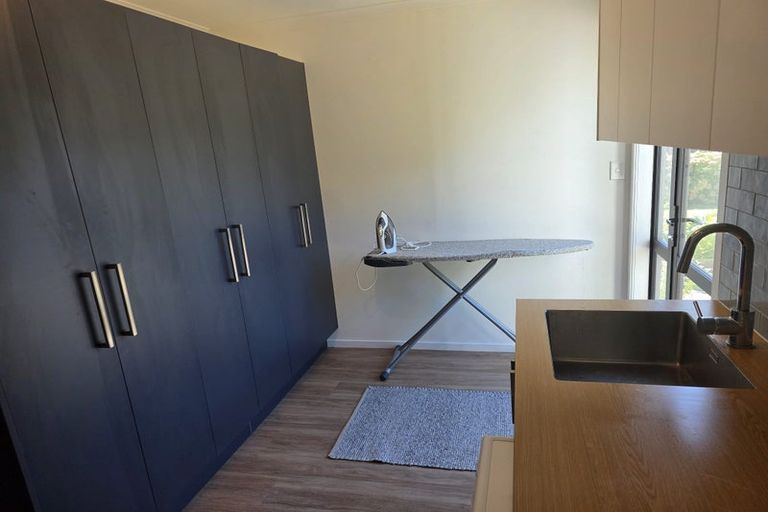 Photo of property in 17 Tauroa Road, Havelock North, 4130