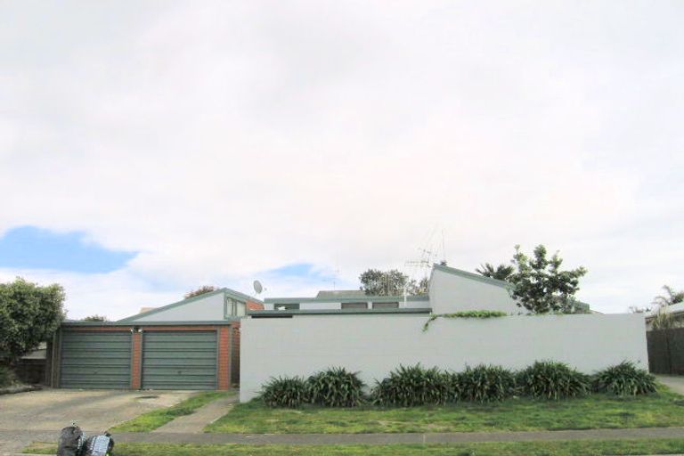 Photo of property in 1 Douglas Place, Papamoa Beach, Papamoa, 3118