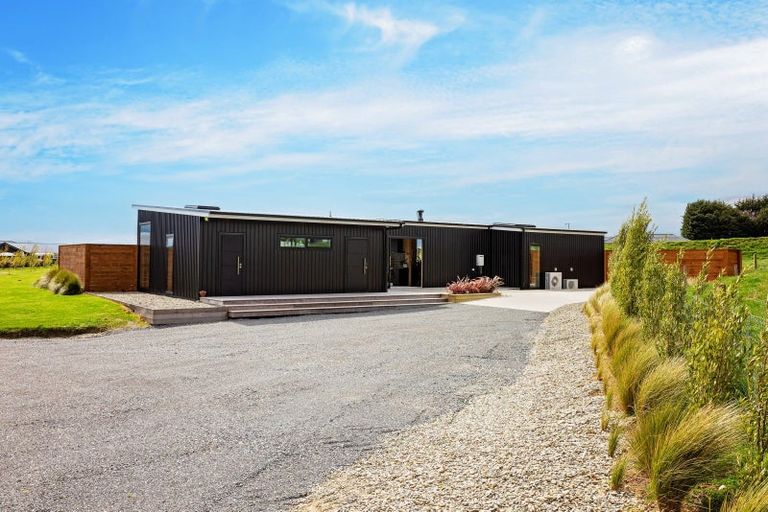 Photo of property in 68 Sunrise Drive, Seaward Bush, Invercargill, 9812