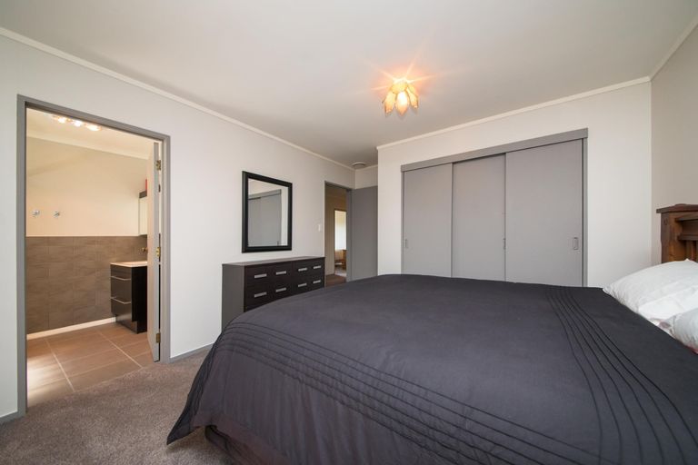 Photo of property in 15 Ashburn Lane, Awapuni, Palmerston North, 4412