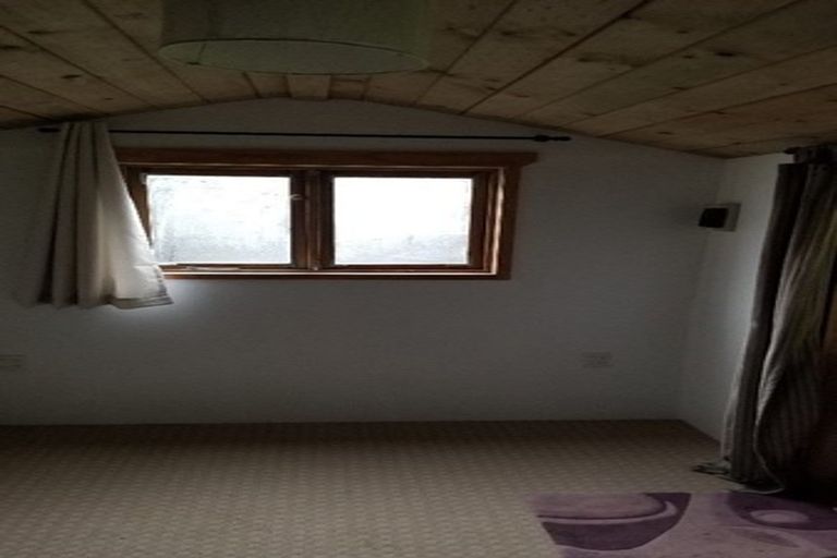 Photo of property in 48 Turanga Road, Henderson Valley, Auckland, 0612