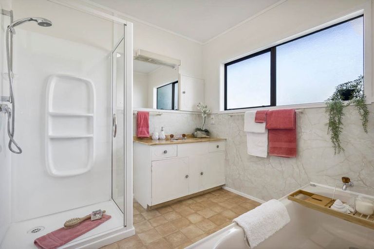 Photo of property in 12 Melandra Road, Stanmore Bay, Whangaparaoa, 0932