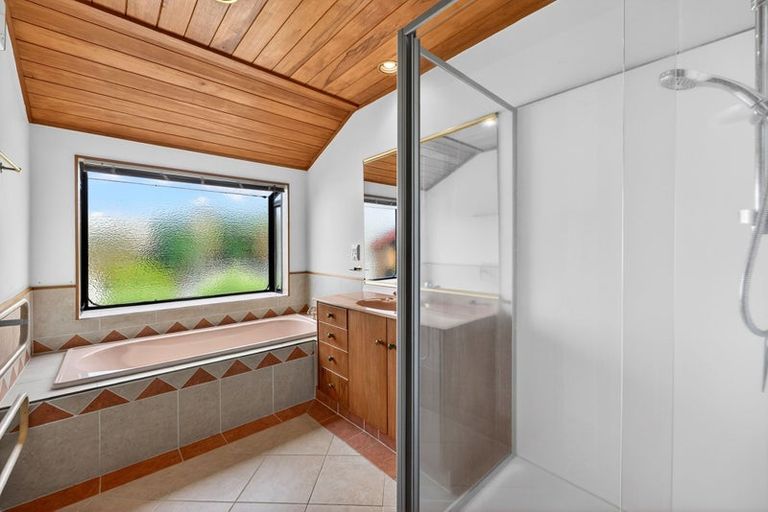 Photo of property in 2/50 Masterton Road, Rothesay Bay, Auckland, 0630