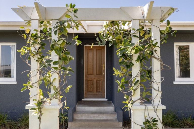 Photo of property in 77 Ngatai Road, Otumoetai, Tauranga, 3110