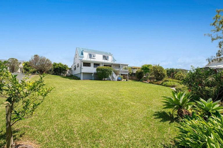 Photo of property in 18 Kotuku Place, Snells Beach, 0920