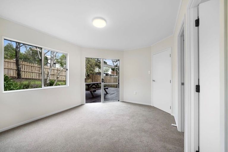 Photo of property in 63 Trias Road, Totara Vale, Auckland, 0629
