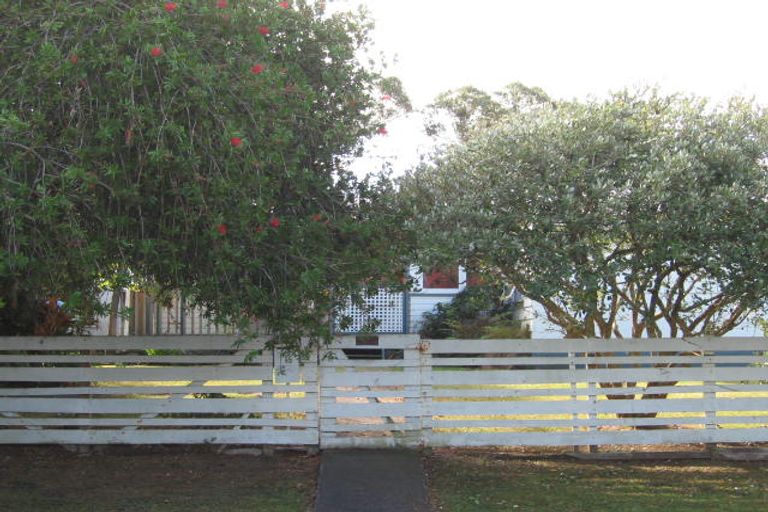 Photo of property in 82 Glen Marine Parade, Glendene, Auckland, 0602