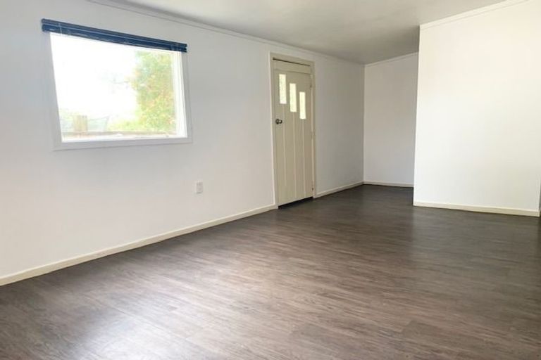 Photo of property in 11 Netherlands Avenue, Kelston, Auckland, 0602