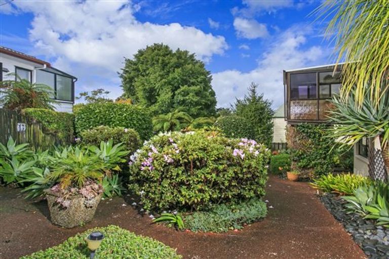 Photo of property in 40 Athena Drive, Totara Vale, Auckland, 0629