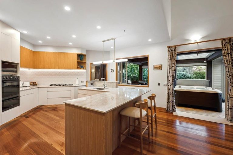 Photo of property in 2/114 Aberdeen Road, Campbells Bay, Auckland, 0620