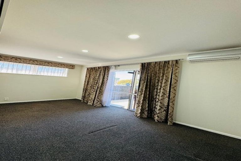 Photo of property in 18b Kirby Street, Glendene, Auckland, 0602