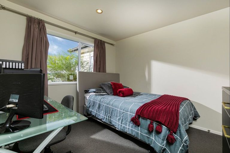 Photo of property in 39 Northbrook Close, Greenhithe, Auckland, 0632